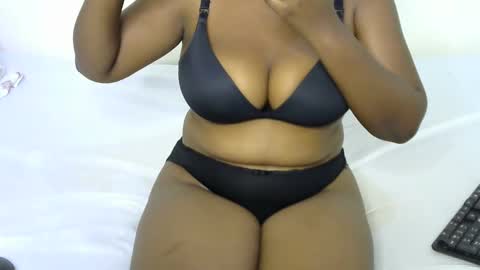 Snapshot of sexy_curvy2 chatting on October 2025 10:23:02 AM bubble online show from October 2025 10:23:02 AM