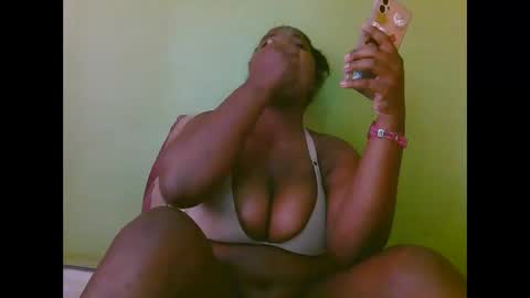 Snapshot of sexy_divana chatting on February 2025 09:17:02 AM sexy_divana online show from February 2025 09:17:02 AM