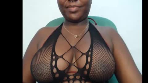 Snapshot of sexy_ebony12 chatting on November 2025 10:05:01 AM Racheal online show from November 2025 10:05:01 AM