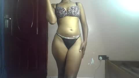 Ellahh online show from November 2025 10:14:02 PM