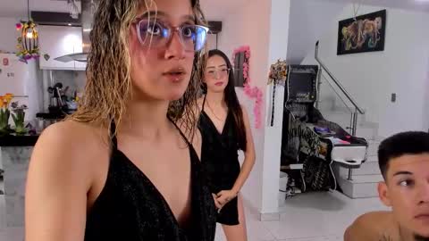 WENDY  MAX  AND VICKY online show from March 2026 04:06:01 AM