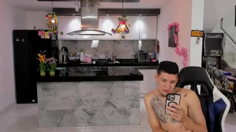 WENDY  MAX  AND VICKY online show from April 2026 04:15:01 AM