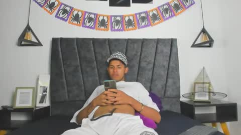 Snapshot of sexy_latin_cum chatting on October 2025 01:03:01 AM sexy_latin_cum online show from October 2025 01:03:01 AM