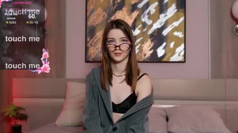 Snapshot of sexy_me_bb chatting on November 2025 01:58:01 PM Alison online show from November 2025 01:58:01 PM