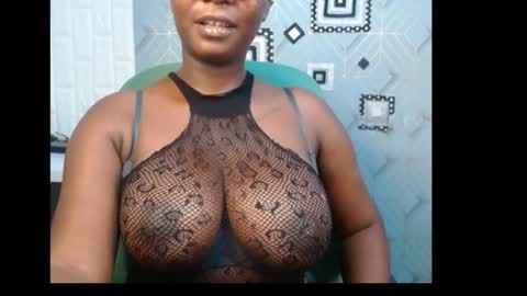 Snapshot of sexy_pearl12 chatting on January 2025 06:56:01 AM zoe online show from January 2025 06:56:01 AM