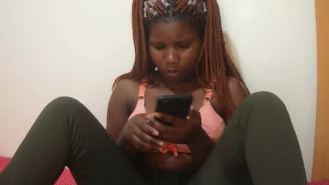 Snapshot of sexy_roz chatting on April 2026 02:33:01 PM Queen online show from April 2026 02:33:01 PM