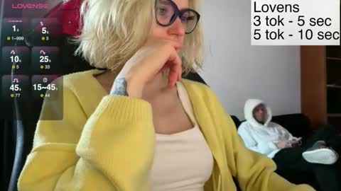 Snapshot of sexy_sweets chatting on December 2025 11:06:02 AM Sexy-Sweets online show from December 2025 11:06:02 AM