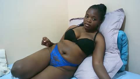 Snapshot of sexy_tiffah33 chatting on November 2025 01:00:02 PM Tiffah online show from November 2025 01:00:02 PM