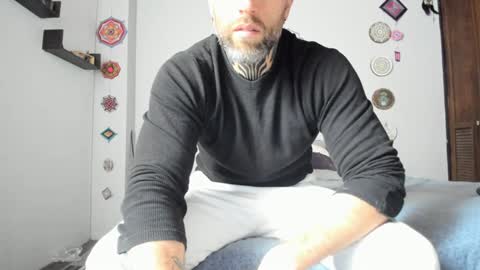 Snapshot of sexycolombian2022 chatting on January 2025 09:31:01 PM Antonioylola online show from January 2025 09:31:01 PM