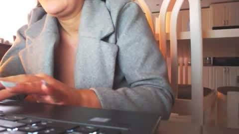 sexylady online show from December 2024 10:45:02 AM