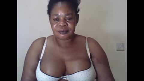 Snapshot of sexydove2 chatting on February 2025 03:39:01 PM EMILY online show from February 2025 03:39:01 PM