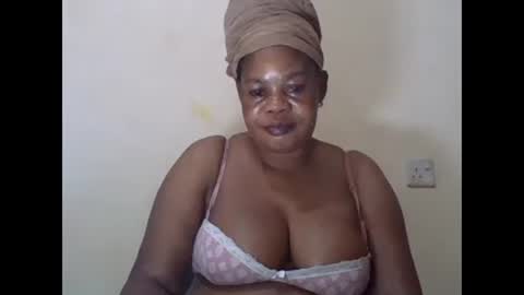 Snapshot of sexydove2 chatting on February 2025 02:08:02 AM EMILY online show from February 2025 02:08:02 AM