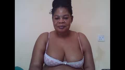 Snapshot of sexydove2 chatting on February 2025 07:12:01 AM EMILY online show from February 2025 07:12:01 AM