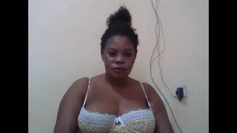 Snapshot of sexydove2 chatting on October 2025 03:18:01 AM EMILY online show from October 2025 03:18:01 AM