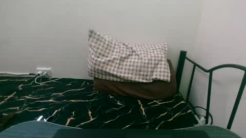 Snapshot of sexylove212002 chatting on January 2025 04:41:02 AM Lily online show from January 2025 04:41:02 AM