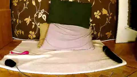 Snapshot of sexymayagold chatting on September 2025 01:43:02 PM Squirty Maya Gold online show from September 2025 01:43:02 PM
