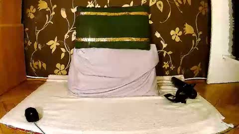 Snapshot of sexymayagold chatting on October 2025 05:12:01 PM Squirty Maya Gold online show from October 2025 05:12:01 PM