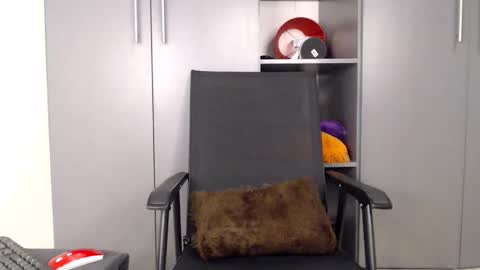 Melina online show from April 2026 02:01:02 PM