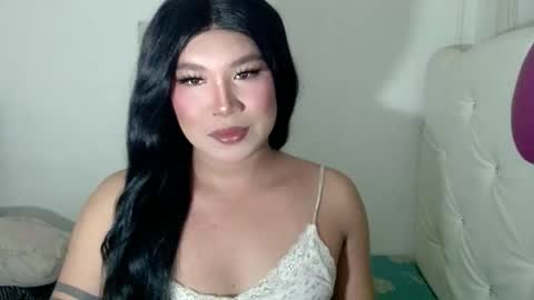 Snapshot of sexymika_xoxo chatting on November 2025 04:51:02 PM Mika online show from November 2025 04:51:02 PM