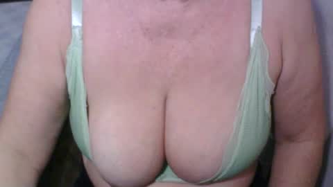 Snapshot of sexyoldwet chatting on June 2026 10:34:01 PM AnneSofia online show from June 2026 10:34:01 PM