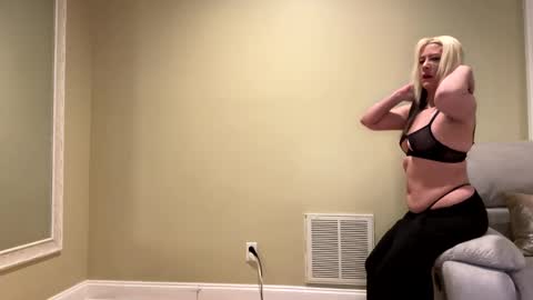 Snapshot of sexypiglet2728 chatting on January 2025 03:48:01 AM Sexypiglet2728 online show from January 2025 03:48:01 AM