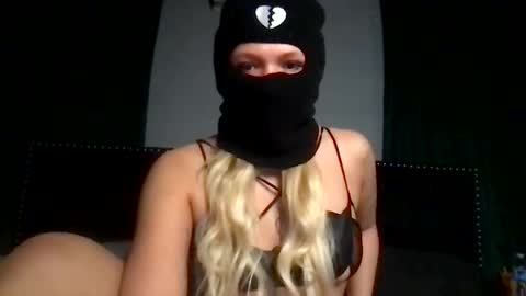 Snapshot of sexyserenaaaa chatting on December 2025 10:30:02 PM serena online show from December 2025 10:30:02 PM