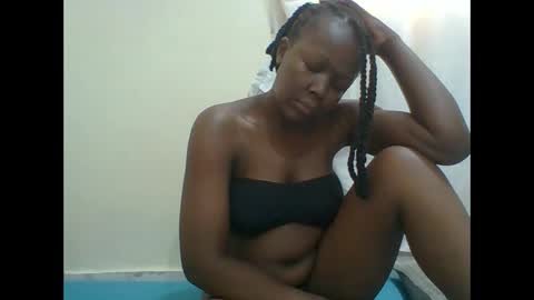 Snapshot of sexysleeky chatting on November 2025 06:37:02 AM PAULINE online show from November 2025 06:37:02 AM