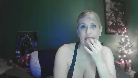 Snapshot of sexystripper69 chatting on December 2024 06:13:02 AM sexystripper69 online show from December 2024 06:13:02 AM