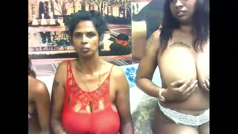 Snapshot of sexyva4u2luv chatting on March 2025 11:33:01 AM sexyva4u2luv online show from March 2025 11:33:01 AM