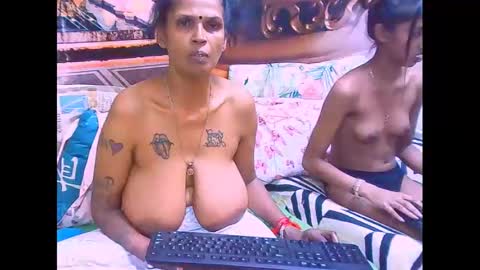 Snapshot of sexyva4u2luv chatting on September 2025 09:31:02 AM sexyva4u2luv online show from September 2025 09:31:02 AM