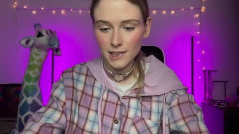 Snapshot of shadebabe chatting on December 2024 04:59:02 AM shadebabe online show from December 2024 04:59:02 AM