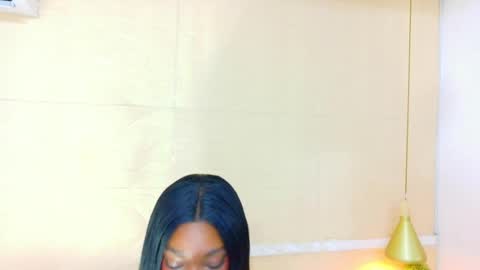 Catalina online show from November 2025 09:15:02 PM