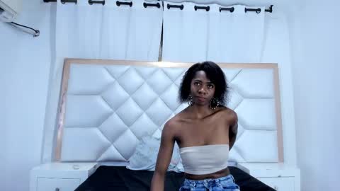 Snapshot of shanelle__ chatting on November 2025 01:34:02 PM S H A N E L L E online show from November 2025 01:34:02 PM
