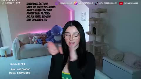 Shanmais online show from November 2025 01:57:02 PM