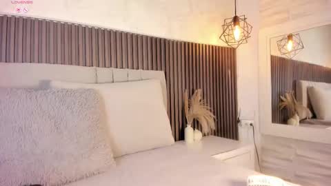 Snapshot of shanonclark chatting on November 2025 06:18:02 PM SHANON online show from November 2025 06:18:02 PM