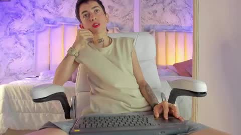 Snapshot of shantal_thompson21 chatting on May 2026 04:09:02 AM Shantal online show from May 2026 04:09:02 AM