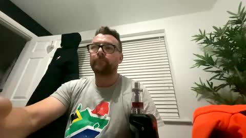 Snapshot of sharksboy16 chatting on January 2025 05:16:01 AM Sharksboy online show from January 2025 05:16:01 AM