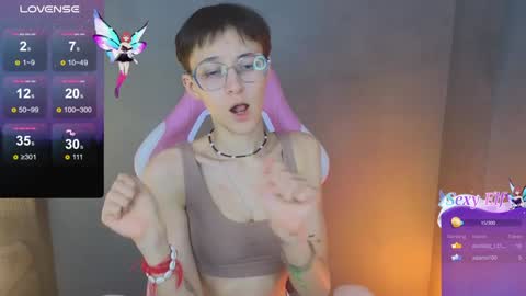 Snapshot of sharli_rose chatting on December 2024 06:59:02 PM Sharli online show from December 2024 06:59:02 PM