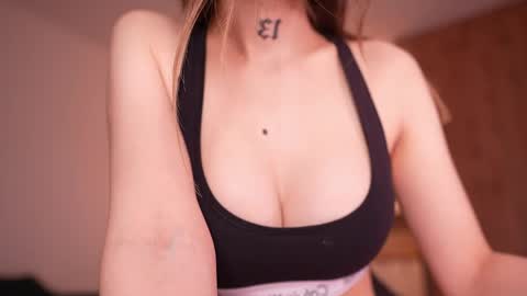 Sharlin  online show from April 2026 12:55:02 AM