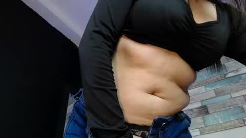 Snapshot of sharlot_hs chatting on July 2026 04:04:02 AM Sharlot online show from July 2026 04:04:02 AM