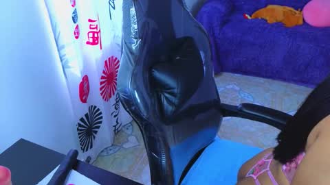 Snapshot of sharlott_pamela chatting on October 2025 02:40:01 PM Pamela online show from October 2025 02:40:01 PM