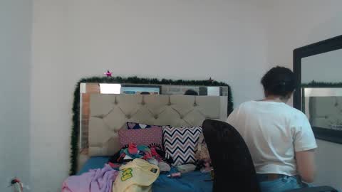 Snapshot of sharlotte__jones chatting on December 2024 03:11:01 PM Sara online show from December 2024 03:11:01 PM