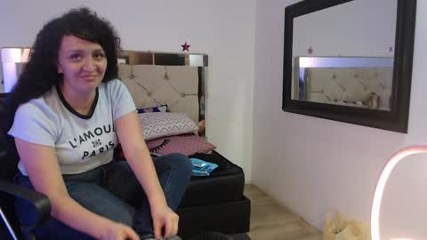 Snapshot of sharlotte__jones chatting on January 2025 08:27:01 PM Sara online show from January 2025 08:27:01 PM