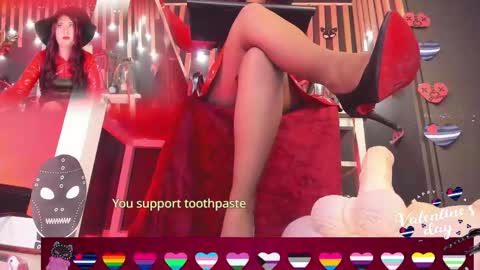 Snapshot of sharoon_gold chatting on February 2025 10:47:01 PM Your mistress Sharon online show from February 2025 10:47:01 PM