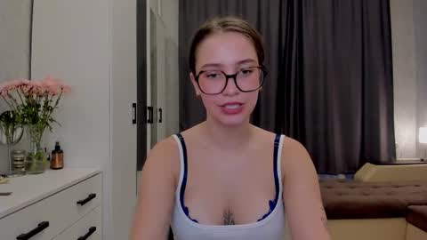 Snapshot of shawty__mariaa chatting on September 2025 01:33:02 PM shawty__mariaa online show from September 2025 01:33:02 PM