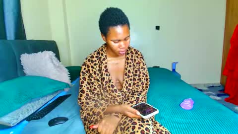 shee13 online show from February 2026 11:25:02 PM