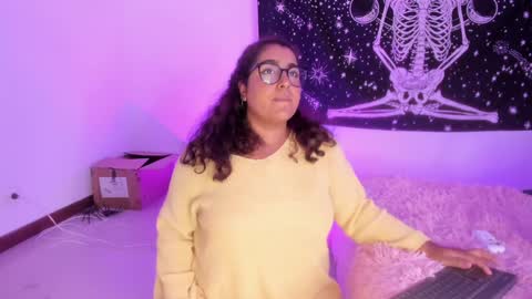 Snapshot of sheeylaroee chatting on February 2025 06:03:01 AM Heidy online show from February 2025 06:03:01 AM