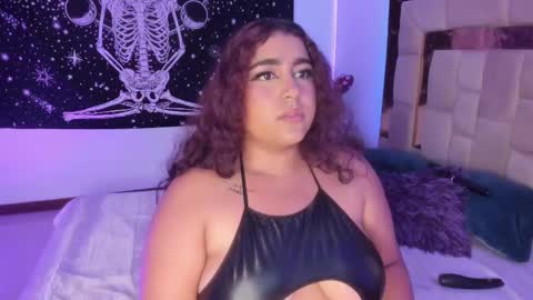 Snapshot of sheeylaroee chatting on February 2025 01:03:02 AM Heidy online show from February 2025 01:03:02 AM