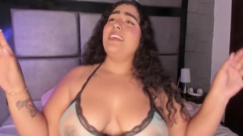 Snapshot of sheeylaroee chatting on September 2025 03:50:02 AM Heidy online show from September 2025 03:50:02 AM