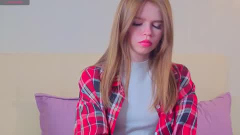 Snapshot of shelleyborom chatting on October 2025 07:01:02 AM Sofia online show from October 2025 07:01:02 AM